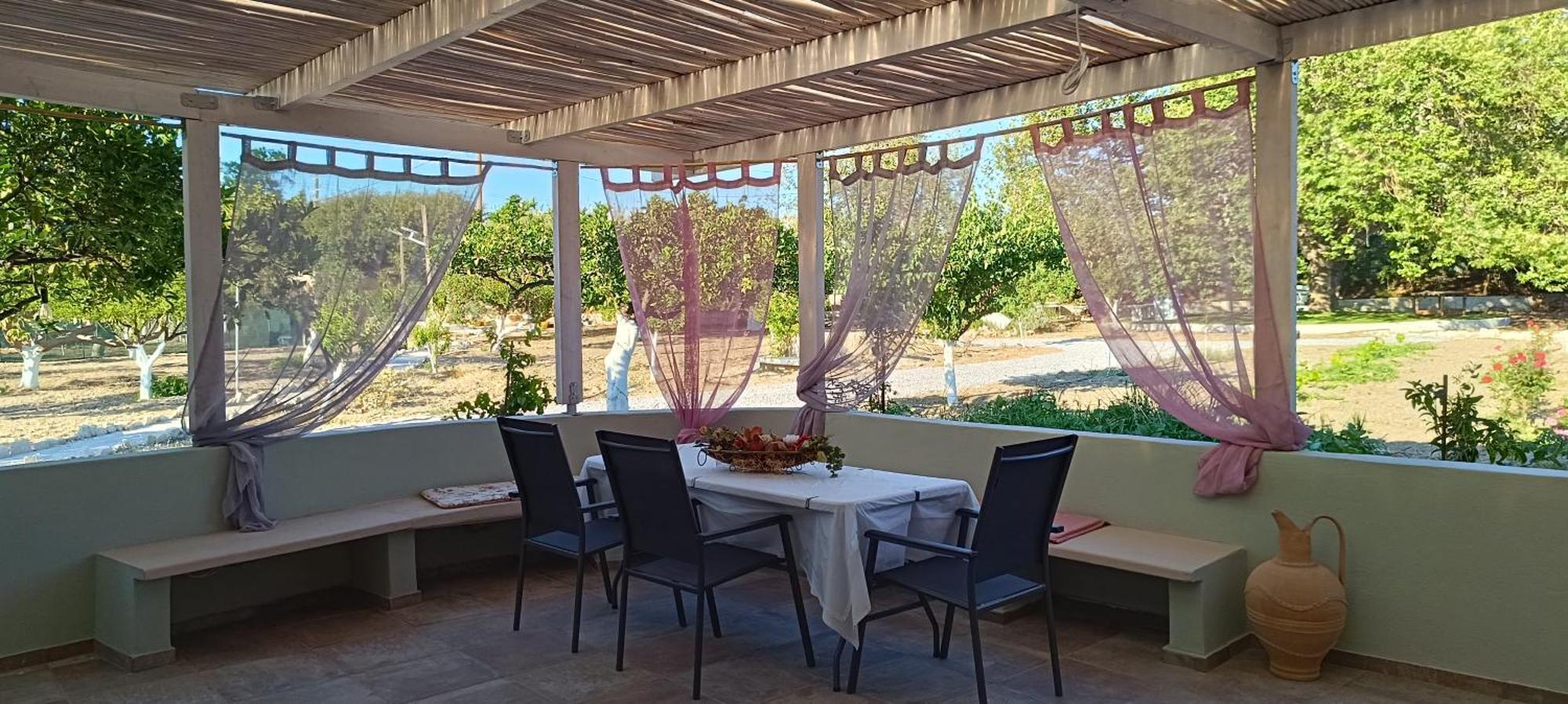 ο κήπος The Garden Sitia (Crete)